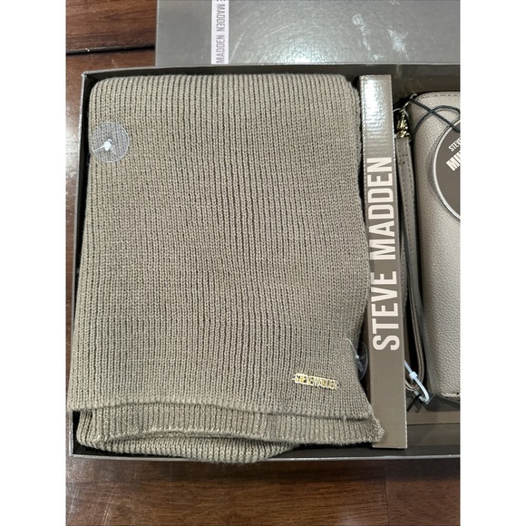 Steve Madden Multi Piece Gift Set Zip Around Wallet,knit Scarf Timeless Taupe - Picture 2 of 4